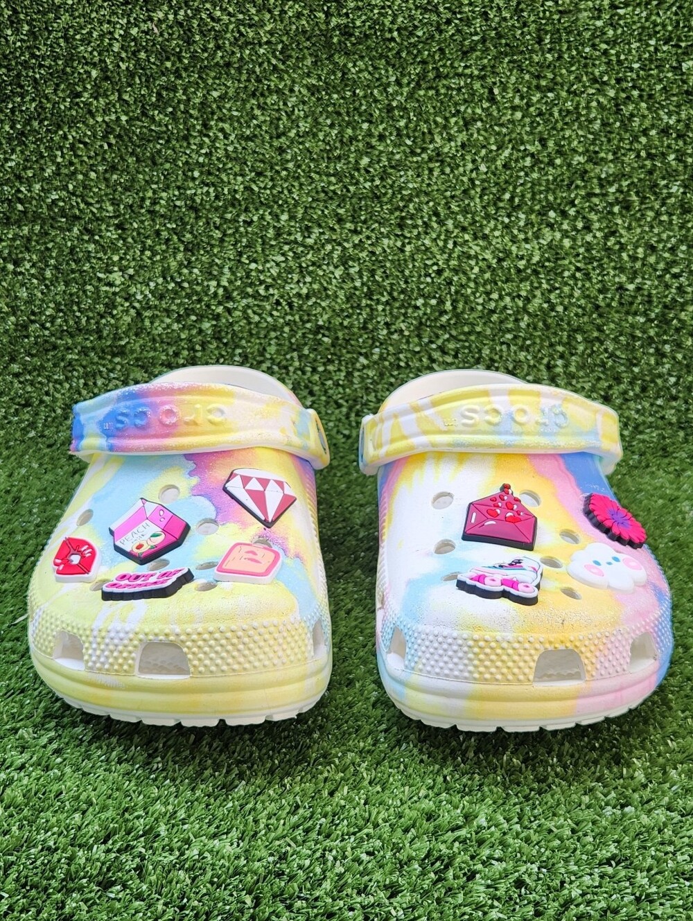 CROCS Classic Tie-Dye Graphic Clogs Jibbitzs Included Size J5 Big Girls Youth - Picture 7 of 16